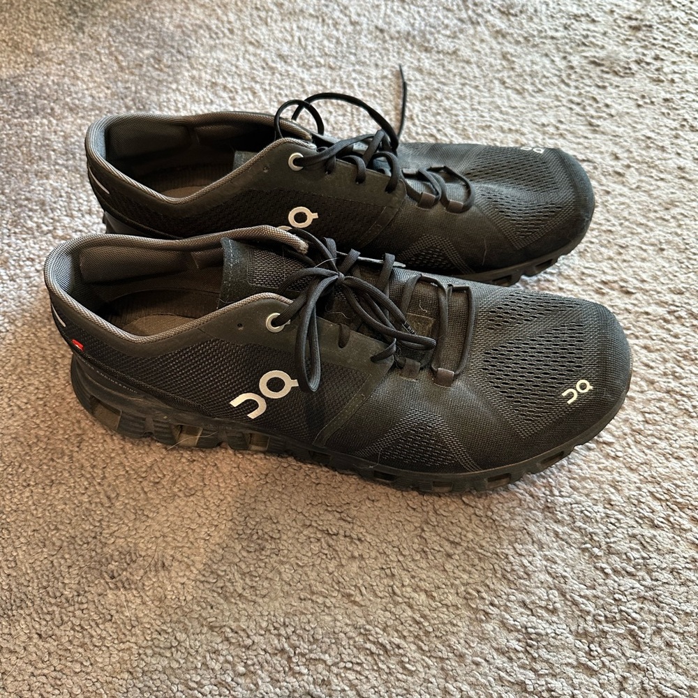 Men’s On Running shoes with cloudtec